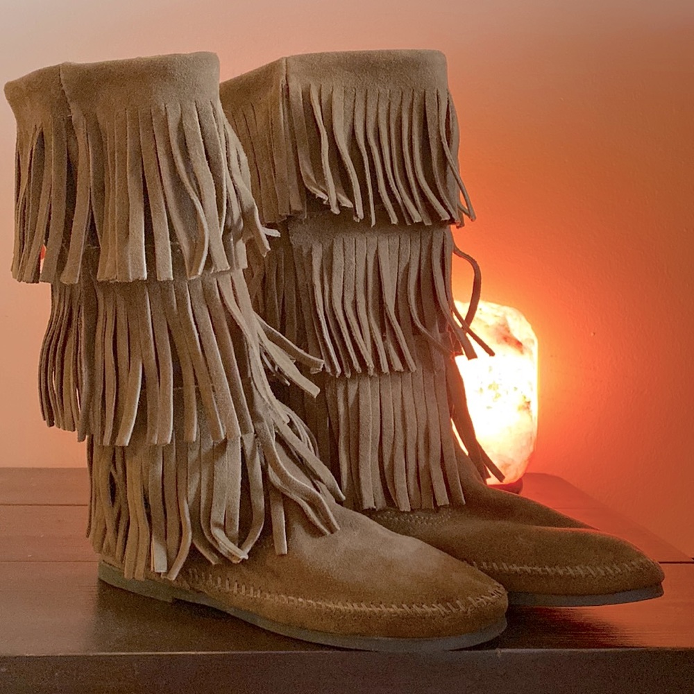 Minnetonka Tall Suede Fringed Boots Size 7